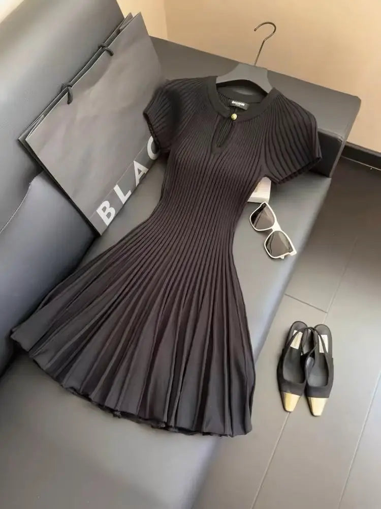 New Black Knitted Dress Fashionable Elegant Style Exuding A Goddess-like Charm Slimming Form-fitting Dress with A Cinched Waist