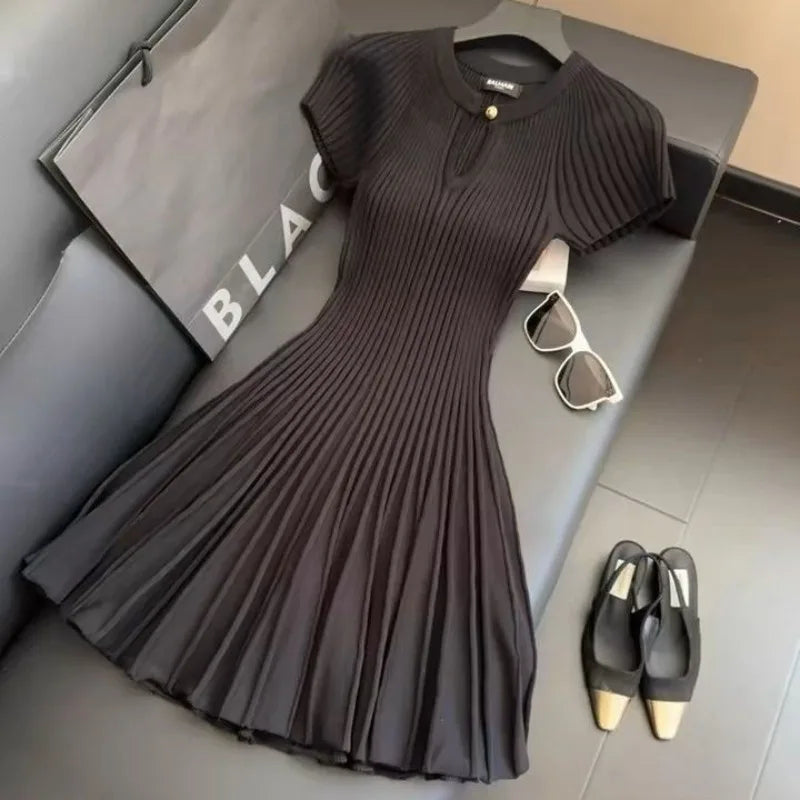 New Black Knitted Dress Fashionable Elegant Style Exuding A Goddess-like Charm Slimming Form-fitting Dress with A Cinched Waist Main image