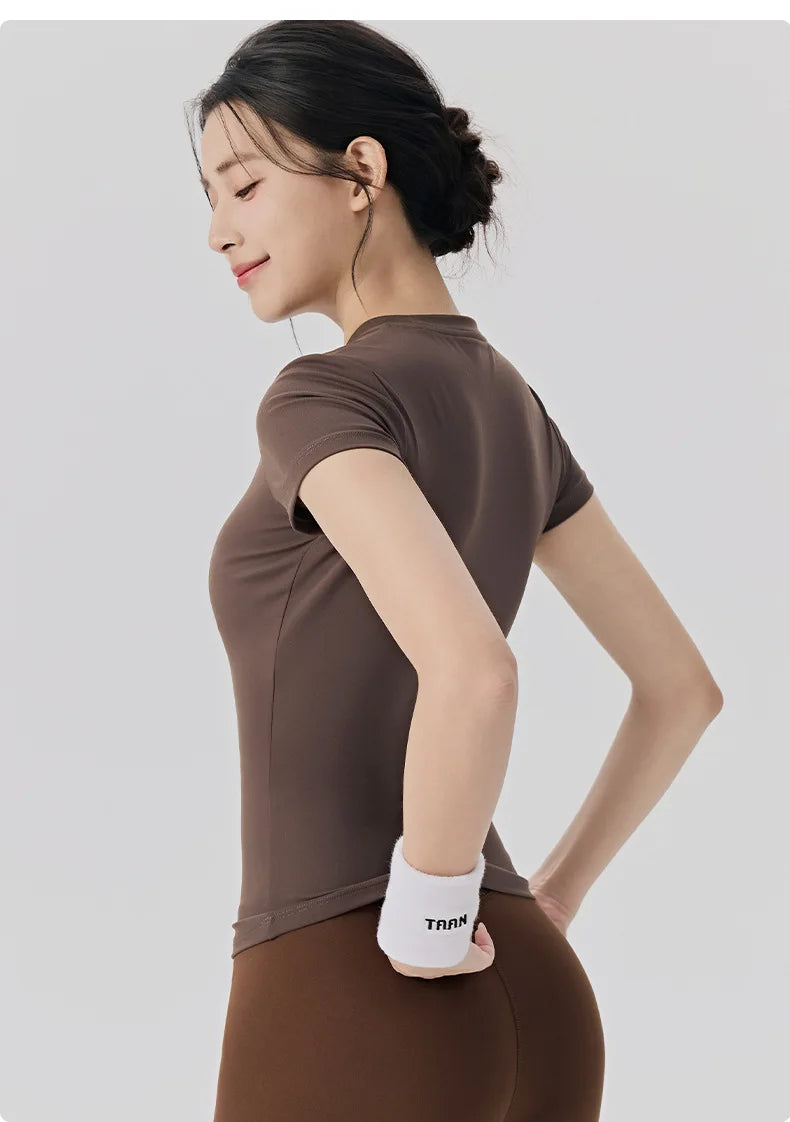 Spring and Summer Yoga Wear Short-sleeved Nude Tight-fitting Fitness Wear for Women Outdoor Running Training Sports T-shirt