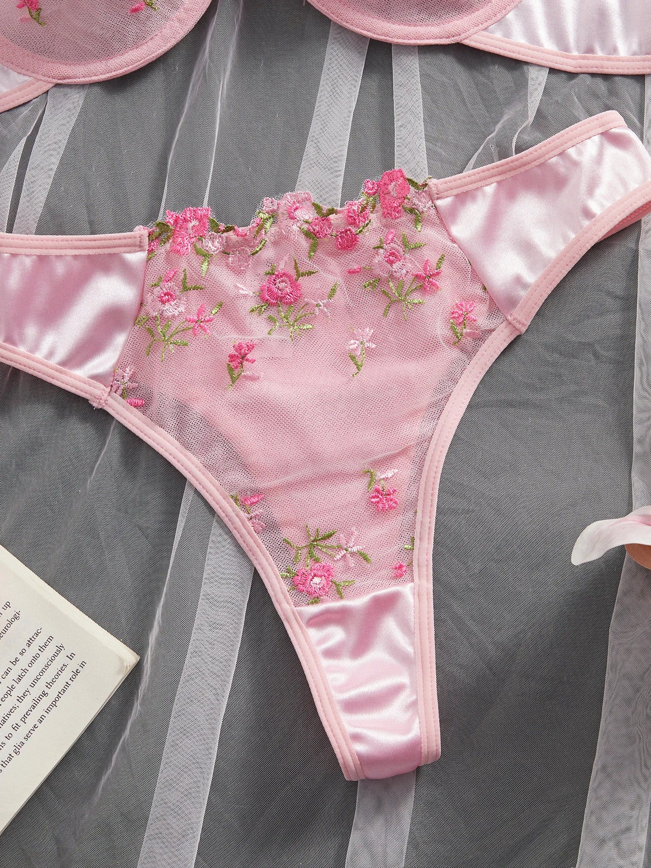 Pink Floral Embroidery Lingerie Set 2PCS Underwired Semi-Sheer Front Closure Back Double Hooks Sexy Underwear for Romantic Occas
